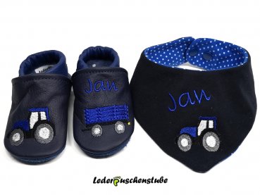 Geschenkeset Traktor mit Anhänger Lederpuschen und Tuch