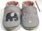 Preview: Lederpuschen grau-rosa Elefant mit Sterne rosa und links Namen und Sterne rosa lederpuschenstube