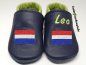 Preview: Lederpuschen dunkelblau-hellgrün mit Namen links am Spann hellgrün und Stickerei Fahne Niederlande