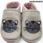 Preview: Lederpuschen grau-rosa, Stickerei Katze beiderseits Himbeerdesign