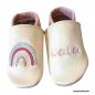 Preview: Krabbelschuhe für Babys und Kleinkinder in creme-rosa mit rechts Regenbogen Herz und links den Namen rosa