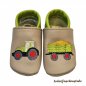 Preview: Krabbelschuhe in beige-hellgrün mit rechts Traktor und links Anhängerladung in hellgrün-rot