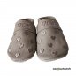 Preview: Lederpuschen beige, Lederspannband beige; Herzchen beige, mit Namen beige beiderseits Spann