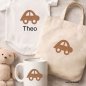 Preview: Plotterdatei Auto Designbeispiel auf Tasche, Babybody und Tasse, Auto in braun