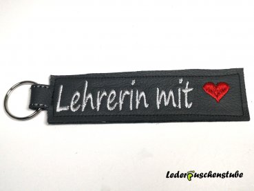 Lederschlüsselanhänger-lehrerin-mit-herz-lederpuschenstube.jpg