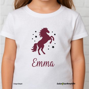 Designbeispiel auf einen weißen Kinder T Shirt mit Bügelbild Pferd Sterne bordeaux