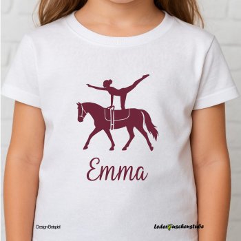 Designbeispiel mit dem Bügelbild Pferd Voltigieren in bordeaux auf einem weißen Kinder T-shirt
