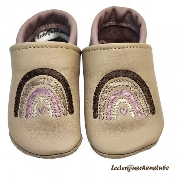 Lederpuschen in Größe 18 in beige-Mauve Nude mit Stickerei Regenbogen Herz Mauve nude, Schneller Versand