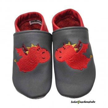Krabbelschuhe in anthrazit-rot mit Stickerei Drache beiderseits (rot-burgunder-gold-schwarz-gold)