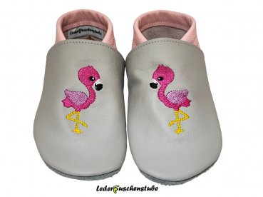 Lederpuschen grau-rosa mit Flamingo