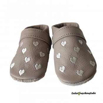 Lederpuschen beige, Lederspannband beige; Herzchen creme