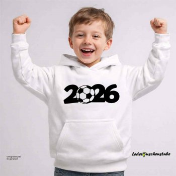 Plotterdatei 2026 Fußball einfarbig Design auf einen weißen Jungen Hody