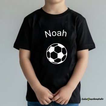 Plotterdatei Fußball mit Namen Design am T-Shirt