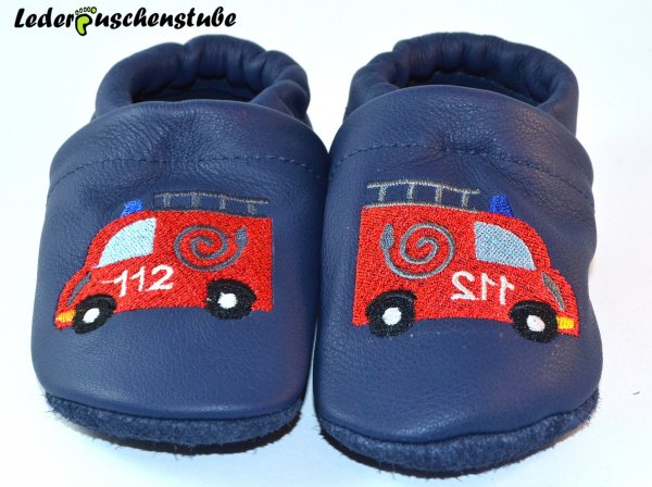 Lederpuschen jeansblau, beiderseits Feuerwehr (Himbeerdesign)