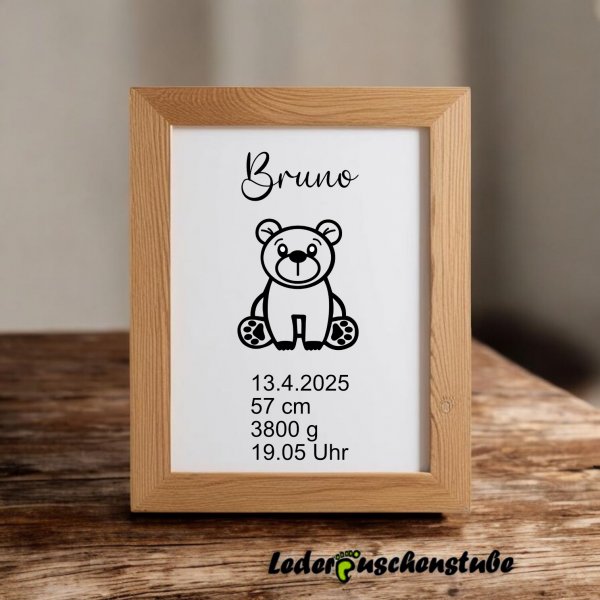 Plotterdatei Bär sitzt mit Geburtsdaten des Kindes