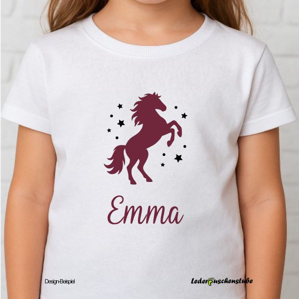 Designbeispiel auf einen weißen Kinder T Shirt mit Bügelbild Pferd Sterne bordeaux