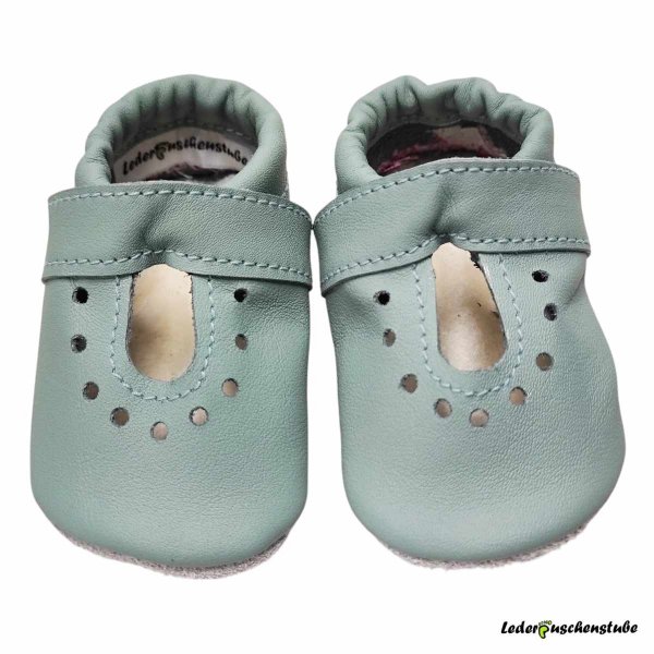 Lederpuschen für den Sommer in pastelltürkis