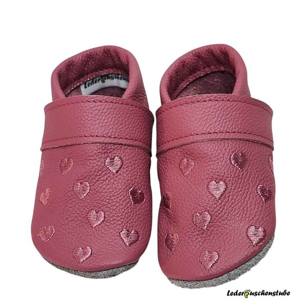 Krabbelschuhe altrosa, Lederspannband altrosa; Herzchen altrosa