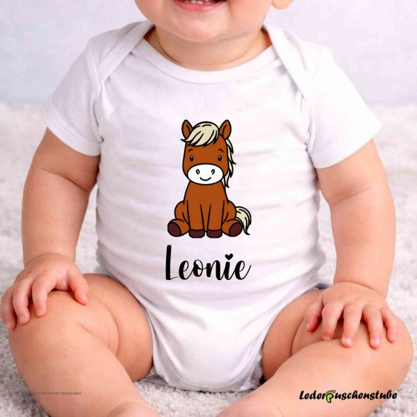 Plotterdatei Pony sitzt mit Namen | Design auf einen weißen Baby Body