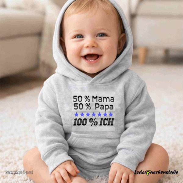 Designbeispiel der Plotterdatei 50 % Mama & 50 % Papa ... auf einen grauen Hoodie von einem Baby