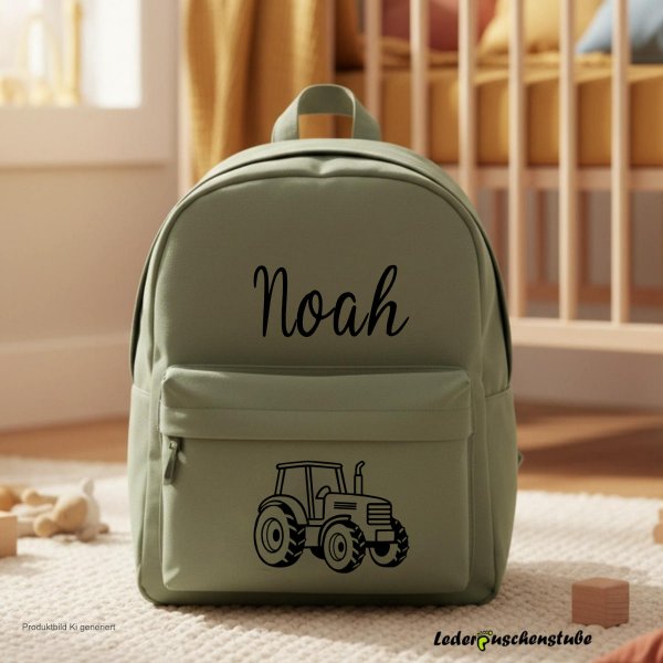 Designbeispiel auf einen Kinder Rucksack mit Namen und Plotterdatei Traktor Silhouette