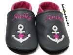 Lederpuschen-anthrazit-pink-mit-Namen-pink-und-Anker4-grau-pink-lederpuschenstube