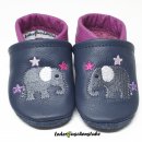Lederpuschen dunkelblau-helllila, beiderseits Elefant mit Sterne gestickt (helllila, rosa, pink)
