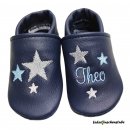 krabbelschuhe-baby-name-hellblau-grosse-kleine-sterne-lederpuschenstube